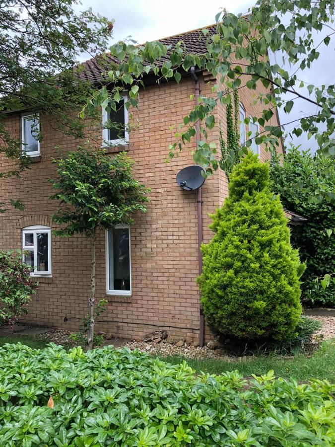 Rowan Tree Villa Aylesbury  Esterno foto