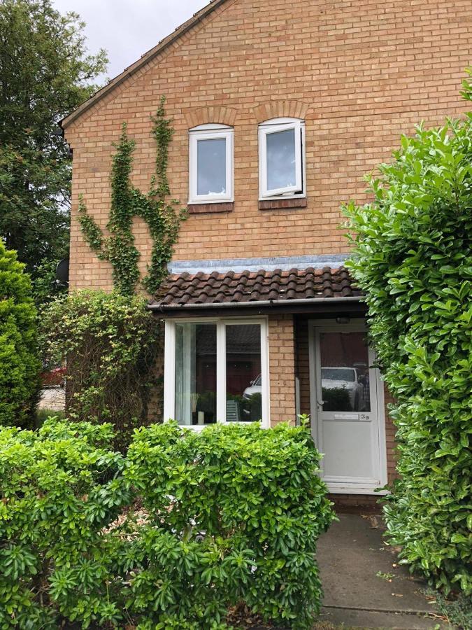 Rowan Tree Villa Aylesbury  Esterno foto