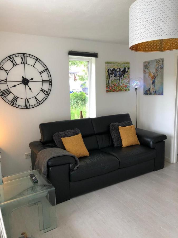 Rowan Tree Villa Aylesbury  Esterno foto